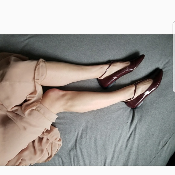 Vero Cuoio Patent Oxblood Flats - Picture 1 of 5
